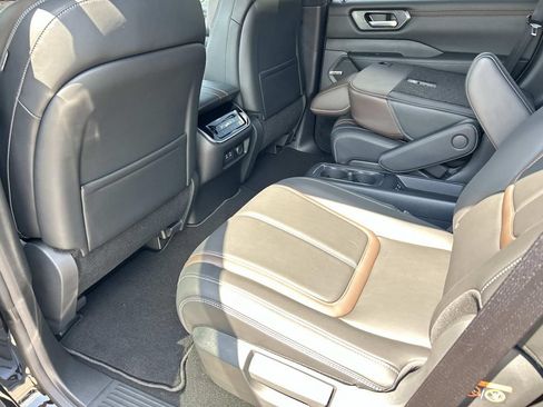 New 2026 Nissan Armada SL w/ Captain's Chari Seat Package AWD/4WD image 18