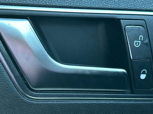 Used 2013 Mercedes-Benz E 350 Sedan image 27