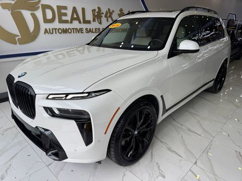 Used 2024 BMW X7 xDrive40i w/ Executive Package image 3