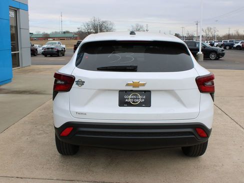 New 2026 Chevrolet Trax LS image 8