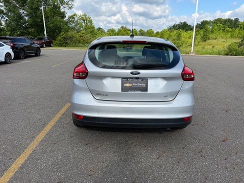 Used 2018 Ford Focus SE FWD image 6