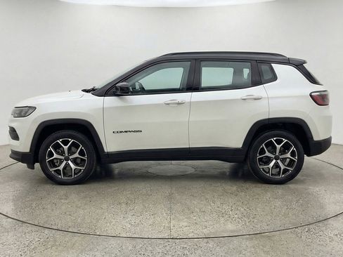 Used 2025 Jeep Compass Limited AWD/4WD image 5