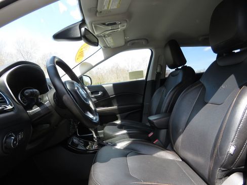 Used 2018 Jeep Compass Limited AWD/4WD image 10