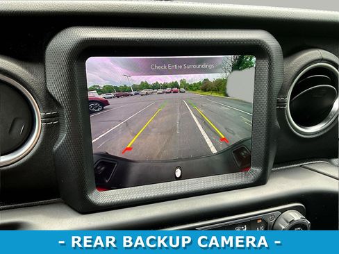 Used 2023 Jeep Gladiator Overland w/ Cold Weather Group AWD/4WD image 15