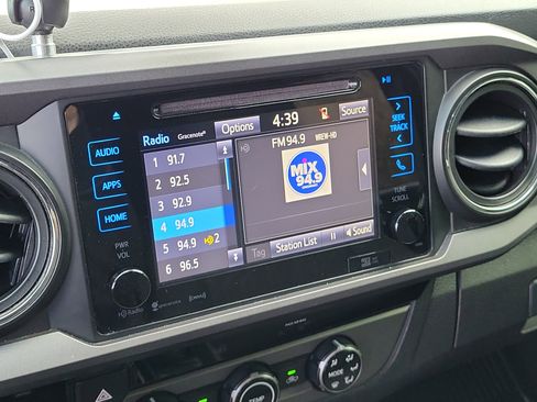 Used 2018 Toyota Tacoma TRD Off-Road image 25