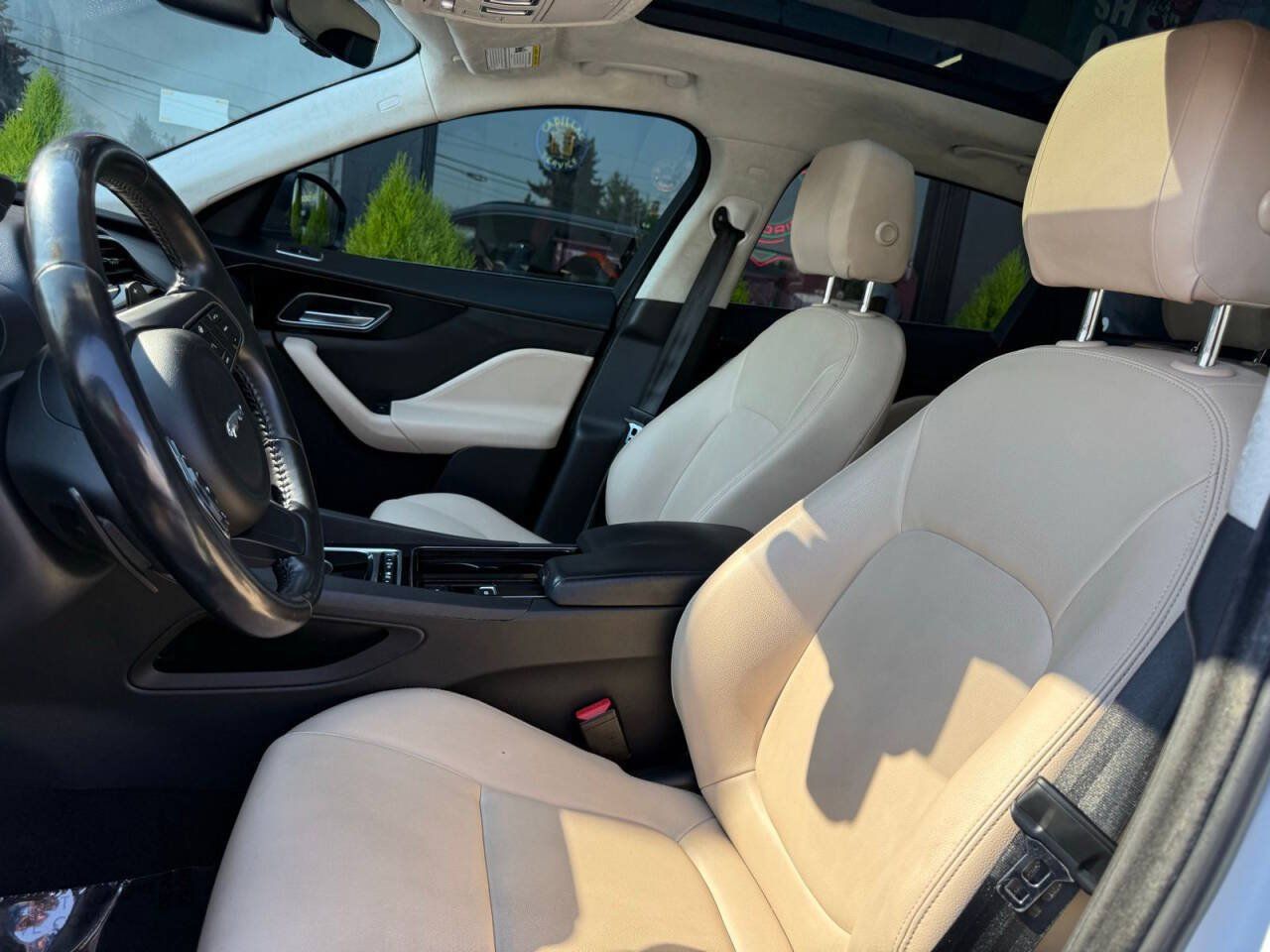 Used 2019 Jaguar F-PACE Premium AWD/4WD image 12