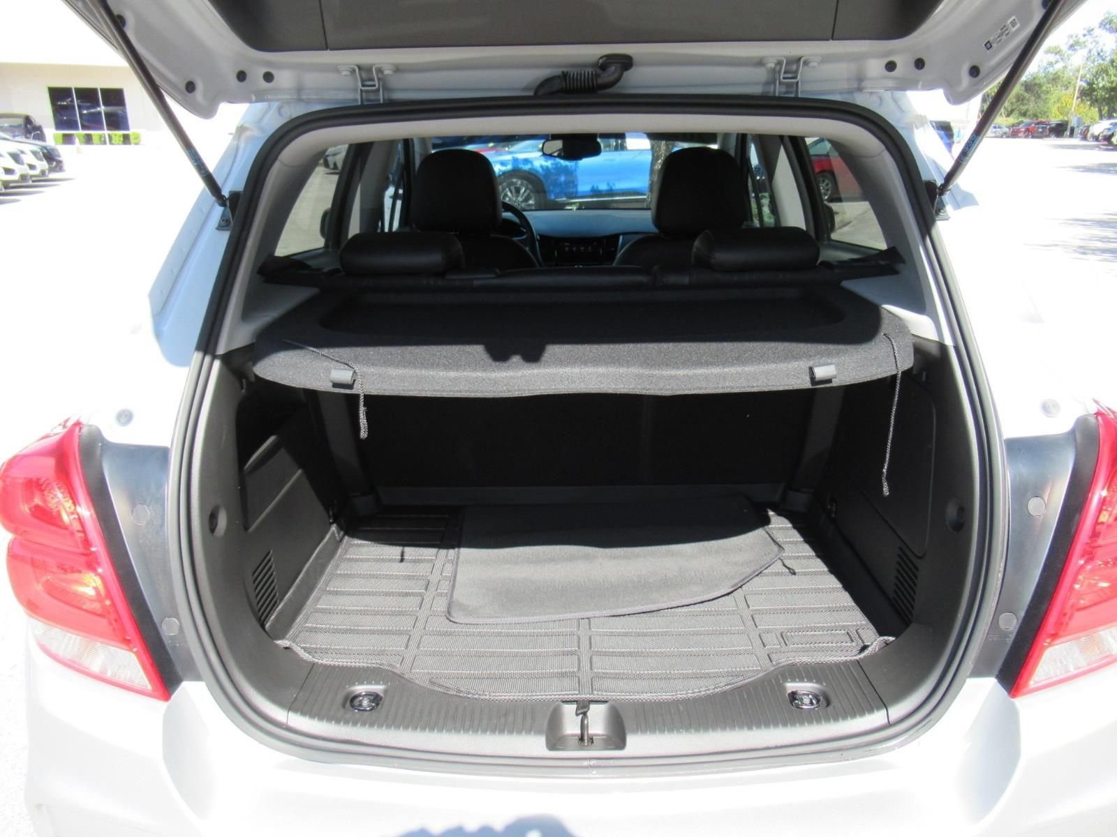 Used 2020 Chevrolet Trax LT w/ LT Convenience Package FWD image 29