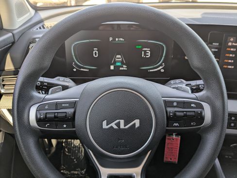 Used 2025 Kia Sportage LX image 28