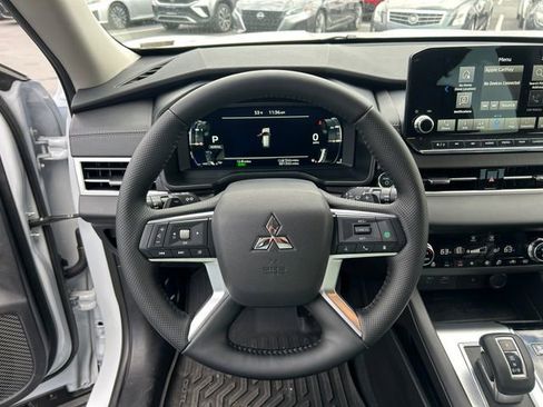 Used 2025 Mitsubishi Outlander 4WD Plug-In Hybrid image 23