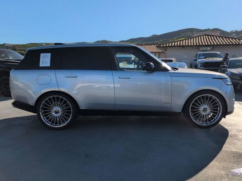 Used 2023 Land Rover Range Rover Autobiography image 2