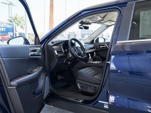 New 2025 Mitsubishi Outlander SE image 18