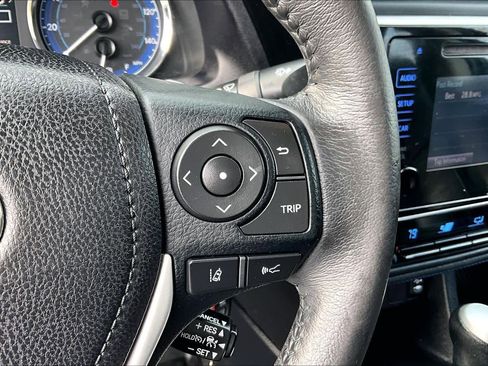 Used 2018 Toyota Corolla SE image 22