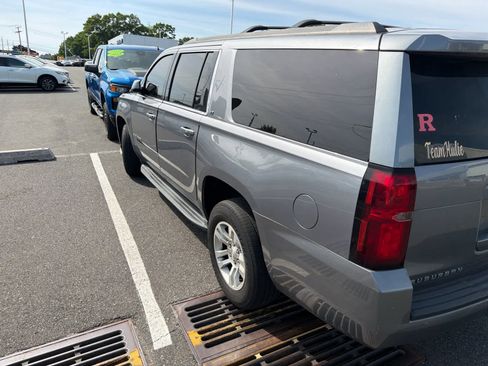 Used 2019 Chevrolet Suburban LT AWD/4WD image 4