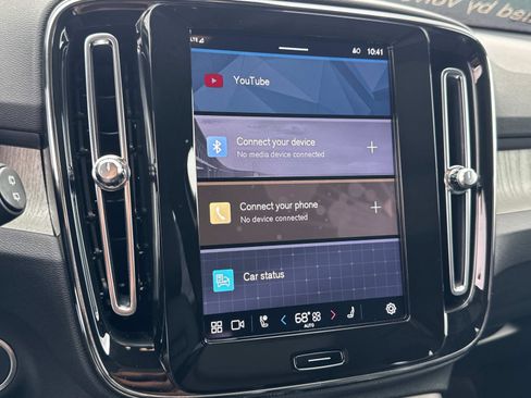 Certified 2024 Volvo XC40 B5 Ultimate w/ Protection Package Premier image 11