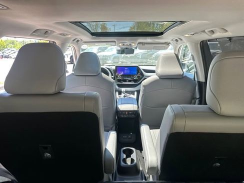 New 2026 Toyota Highlander Platinum AWD/4WD image 12