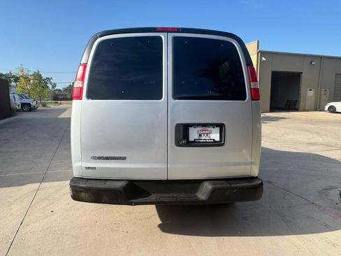 Used 2019 Chevrolet Express 2500 LS w/ Driver Convenience Package RWD image 3