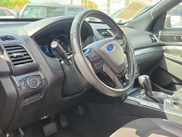 Used 2018 Ford Explorer XLT w/ Equipment Group 202A FWD image 8