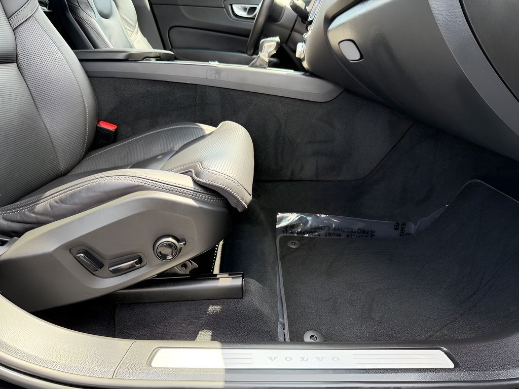 Used 2021 Volvo XC60 T5 Inscription AWD/4WD image 15