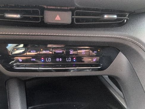 Used 2023 Buick Envision Essence AWD/4WD image 30