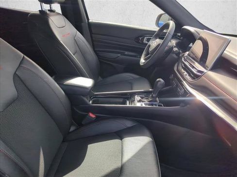 Used 2024 Jeep Compass Trailhawk AWD/4WD image 27