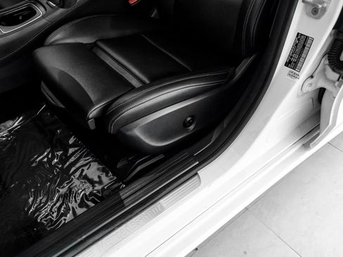 Used 2018 Mercedes-Benz CLA 250 image 31