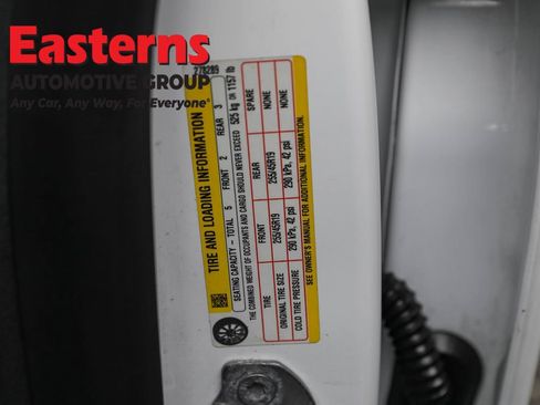 Used 2021 Tesla Model Y Long Range image 32