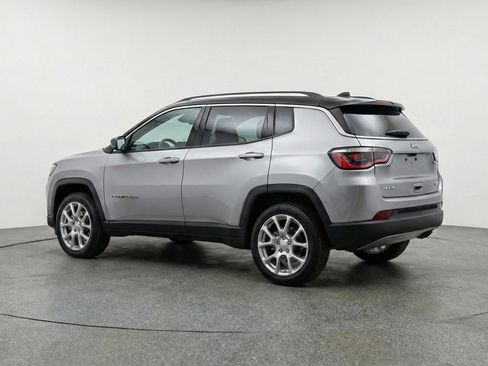 Used 2025 Jeep Compass Limited AWD/4WD image 6