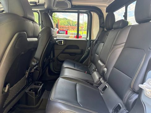 Used 2025 Jeep Gladiator Sport AWD/4WD image 12