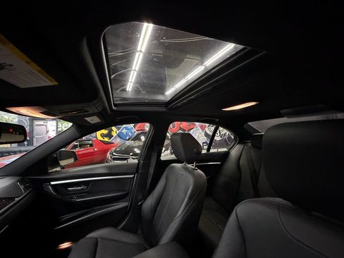 Used 2018 BMW 330i xDrive Sedan AWD/4WD image 30