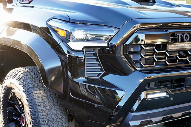 Used 2025 Toyota Tacoma TRD Pro AWD/4WD image 12
