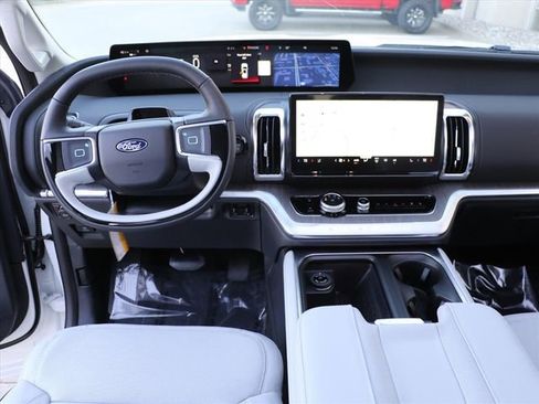 New 2025 Ford Expedition Platinum w/ Platinum Ultimate Package image 18