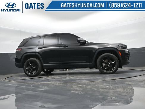 Used 2023 Jeep Grand Cherokee Altitude AWD/4WD image 44