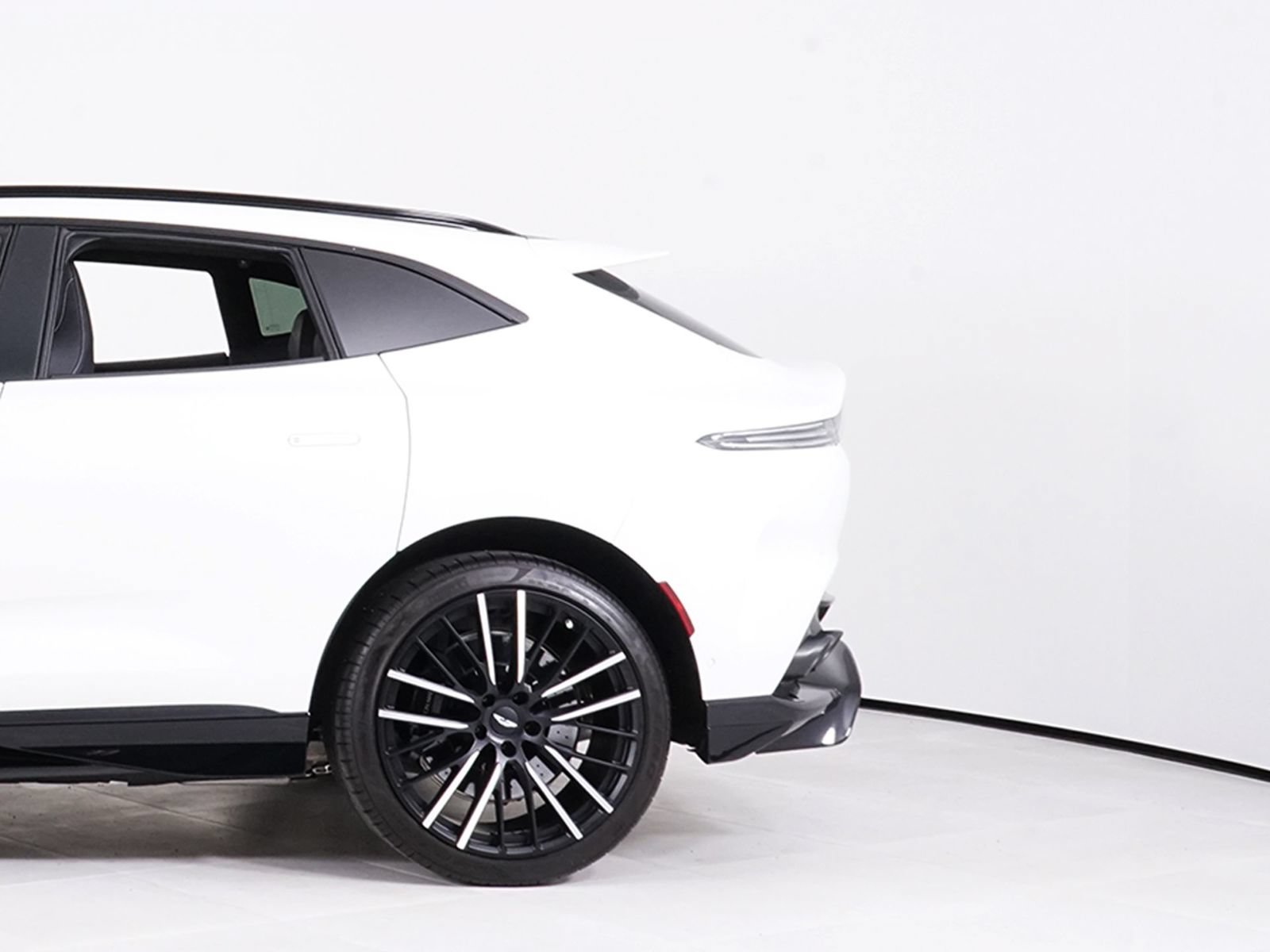 Used 2025 Aston Martin DBX 707 AWD/4WD image 15