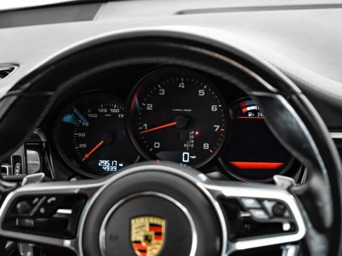 Used 2021 Porsche Macan image 15