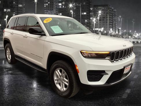 Used 2023 Jeep Grand Cherokee Laredo image 7