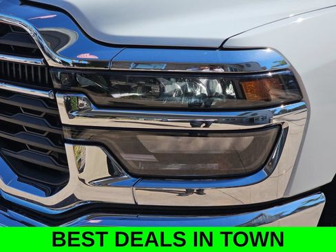 New 2026 RAM 2500 Tradesman w/ Chrome Appearance Group AWD/4WD image 32