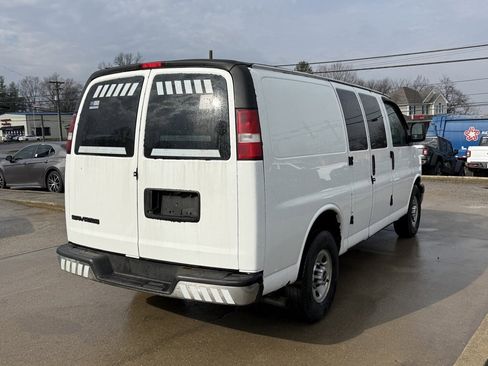 Used 2017 GMC Savana 2500 image 6