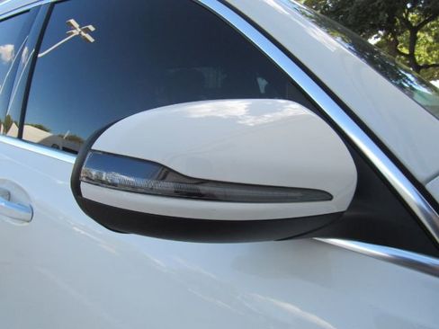 Used 2022 Mercedes-Benz EQB 300 4MATIC w/ Exclusive Package image 22