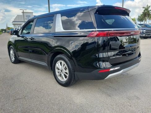 Used 2022 Kia Carnival LX FWD image 4