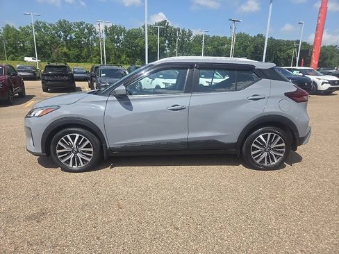 Used 2023 Nissan Kicks SV FWD image 4