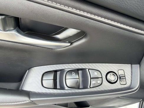 Used 2025 Nissan Sentra SV image 8