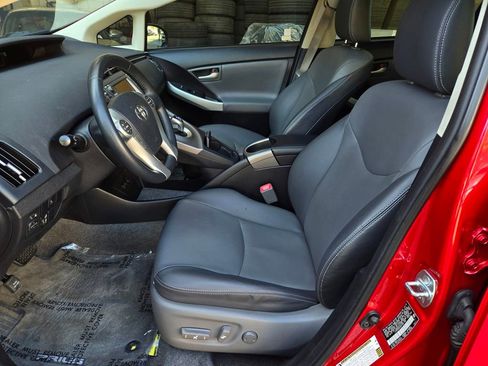 Used 2013 Toyota Prius Four w/ Deluxe Solar Roof Pkg FWD image 18