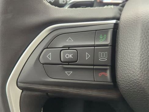 New 2025 Jeep Grand Cherokee Altitude image 24