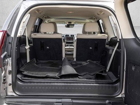 Used 2021 Lexus GX 460 Premium w/ Accessory Package AWD/4WD image 23