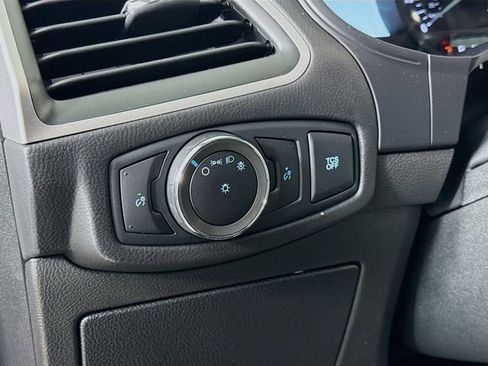 Used 2023 Ford Edge SE w/ Black Appearance Package image 10