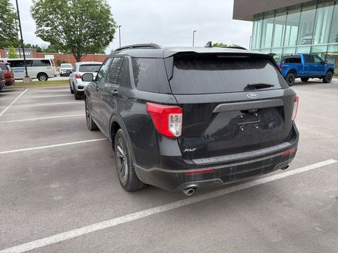 Used 2022 Ford Explorer XLT w/ Equipment Group 202A RWD image 10