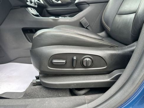 Used 2020 GMC Terrain SLT w/ Preferred Package image 16