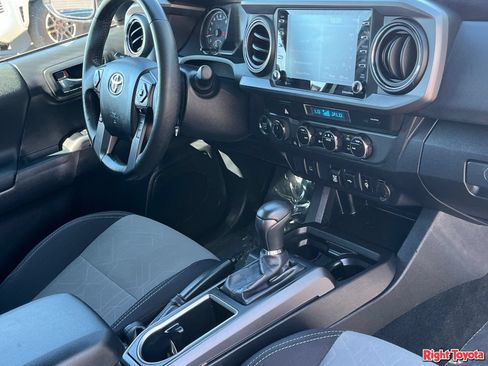 Certified 2022 Toyota Tacoma TRD Off-Road AWD/4WD image 13