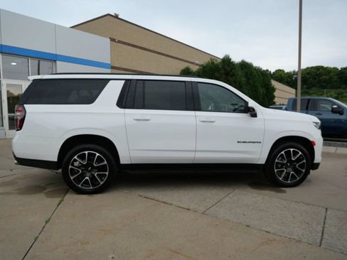 Used 2023 Chevrolet Suburban RST w/ Sport Performance Package AWD/4WD image 7