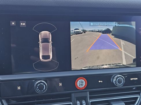 Certified 2025 Porsche Macan S AWD/4WD image 18